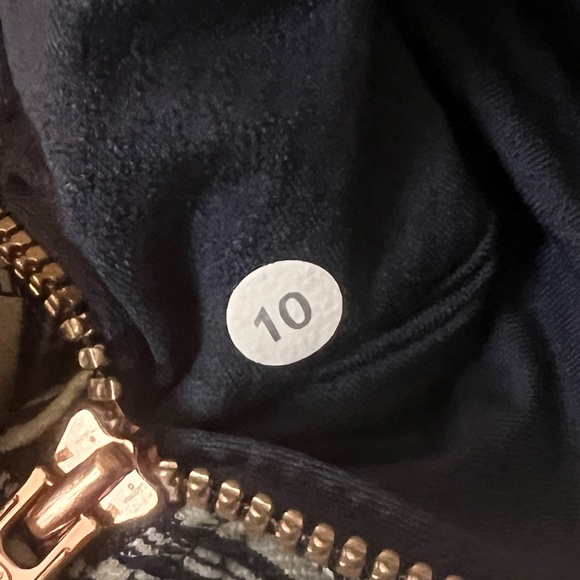 Rare Lululemon Forme Jacket Tan & Navy pinstripe w/Rose Gold hardware Sz 10 - Picture 4 of 12